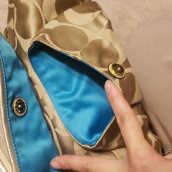 Coach crossbody/ should pursue - Picture 7 of 12